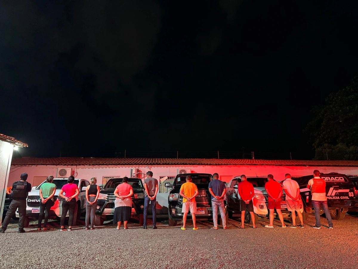 O grupo é formado por dez pessoas da mesma família