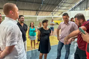 Secretária Sarah Menezes visita Ginásio Pato Preto e discute melhorias estruturais (Foto: Divulgação/Ascom)