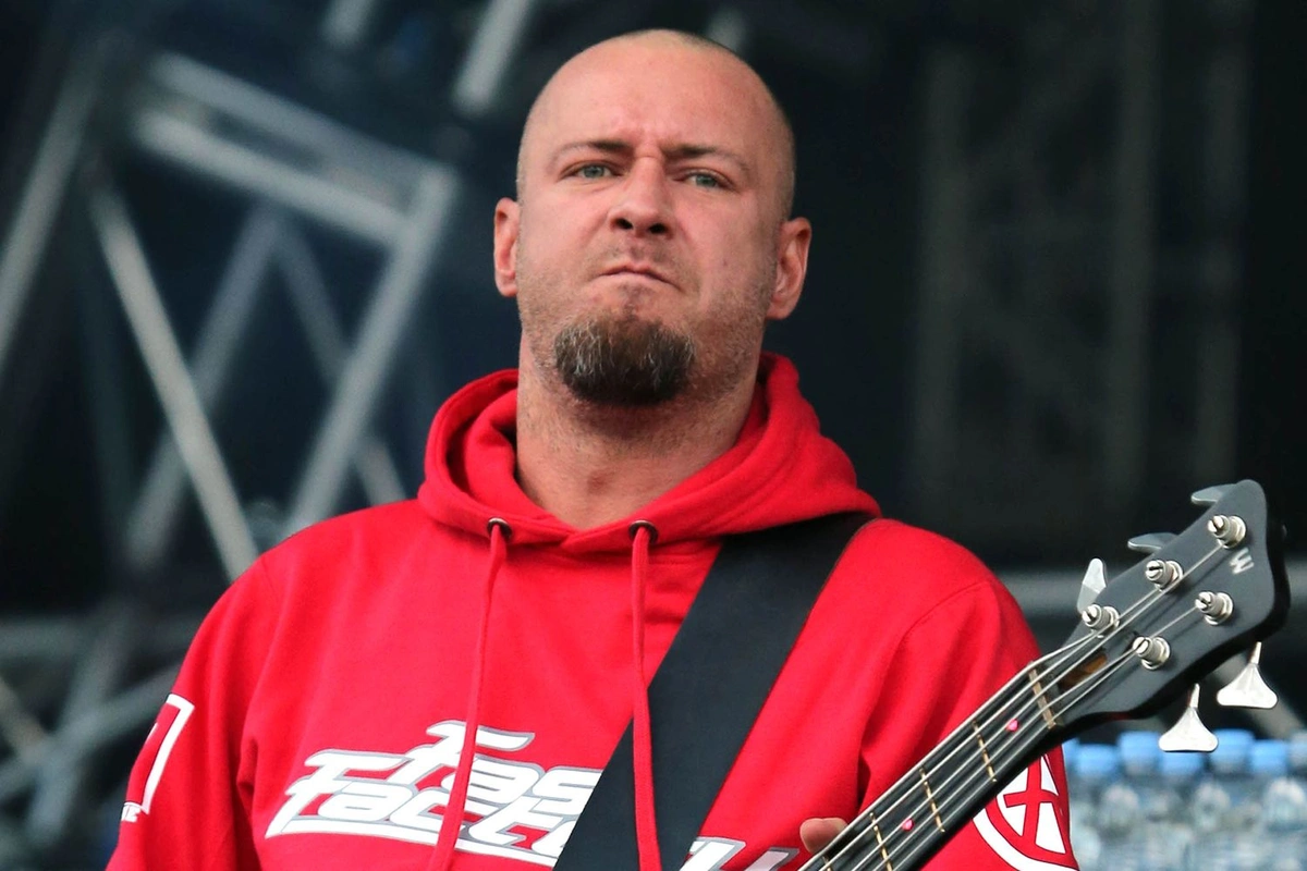 Baixista do Limp Bizkit faleceu aos 48 anos após enfrentar longa batalha contra complicações no fígado