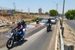 Buraco na Avenida Barão de Castelo Branco (Foto: Revista40graus)