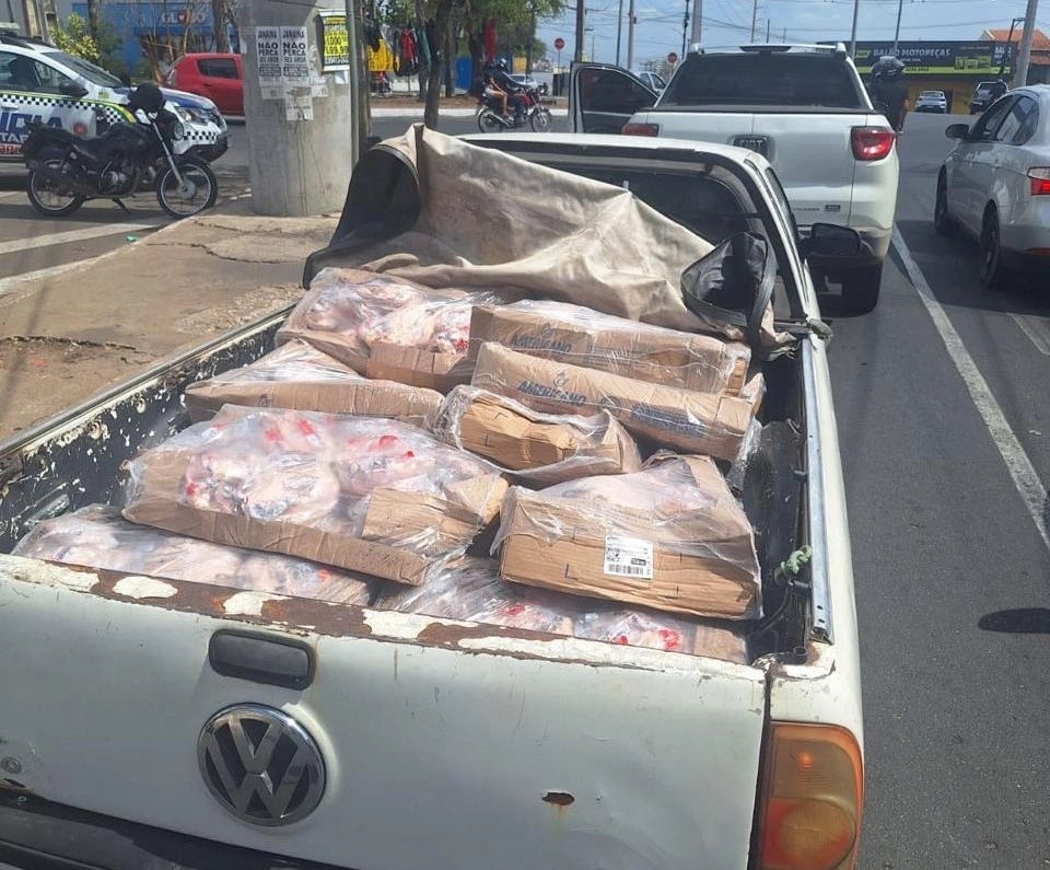 Carro com o produto do furto