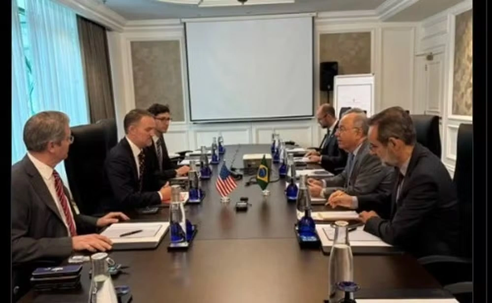 Delegações de Brasil e Estados Unidos se reuniram na Malásia para discutir as taxas impostas aos produtos brasileiros