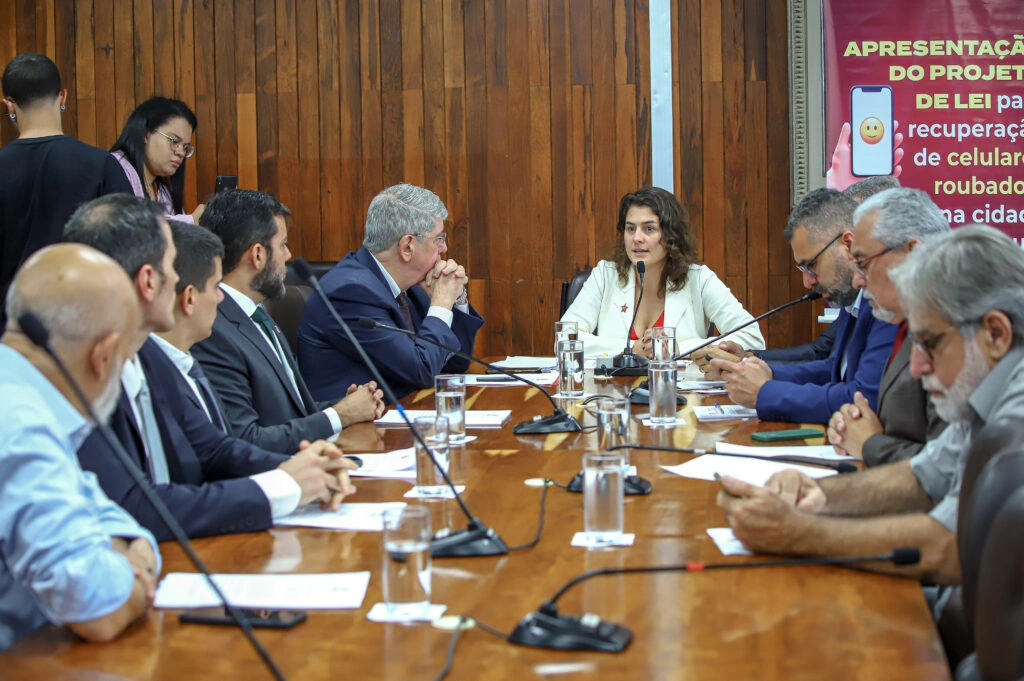 Delegados em apresentação de projeto em comissão da Câmara Municipal de SãoPaulo