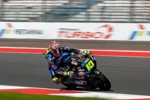 Diogo Moreira pilotando na Moto2 (Foto: imagem de reprodução)