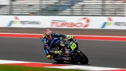 Diogo Moreira pilotando na Moto2