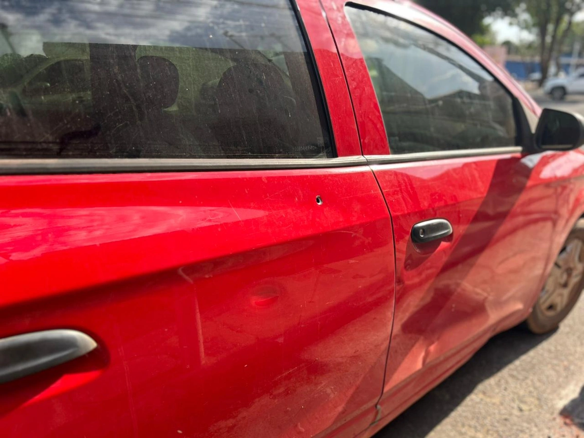 Disparos em direção ao veículo usado pelos criminosos