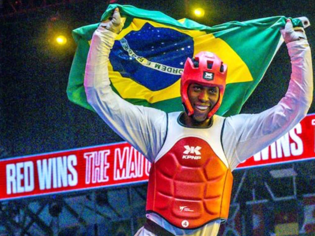 Henrique Marques celebra a conquista do Mundial na China