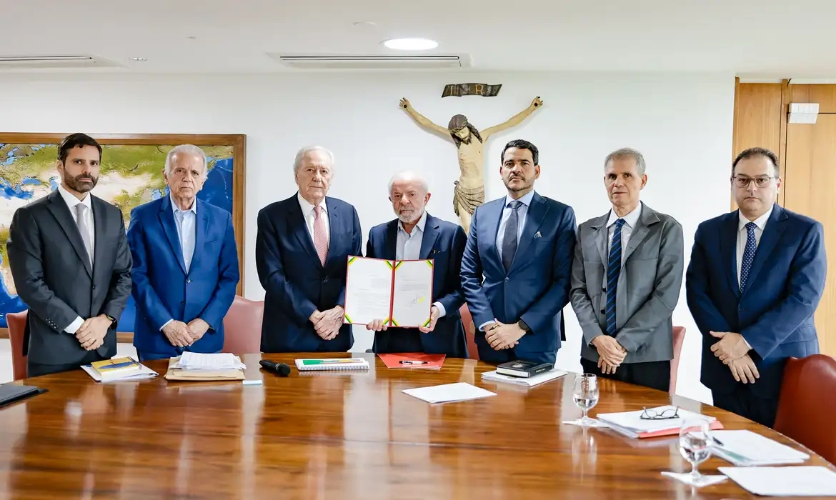 Lula assina projeto de lei antifacção e envia proposta ao Congresso