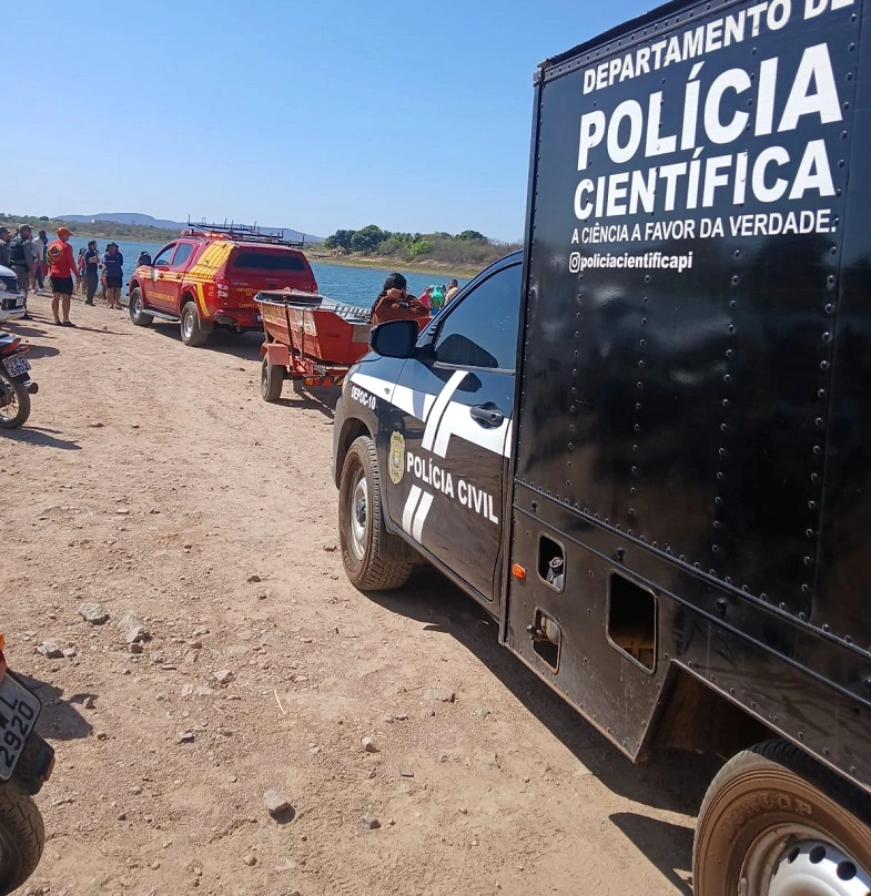 Mergulhadores do Corpo de Bombeiros do Piauí e a Polícia Científica