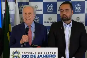 O governador do Rio de Janeiro, Cláudio Castro, e o ministro da Justiça e Segurança Pública do Brasil, Ricardo Lewandowski, concedem coletiva (Foto: Reprodução)