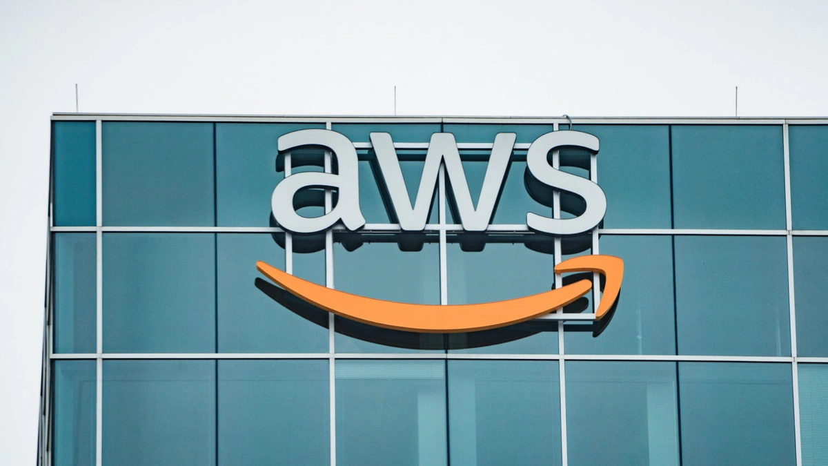 Pane global na AWS derruba serviços de empresas e aplicativos em todo o mundo