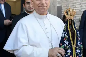 Papa Leão XIV com imagem de Nossa Senhora Aparecida (Foto: Reprodução | Instagram)
