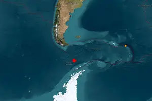 Ponto vermelho mostra local do terremoto na Passagem de Drake (Foto: Reprodução | USGS)
