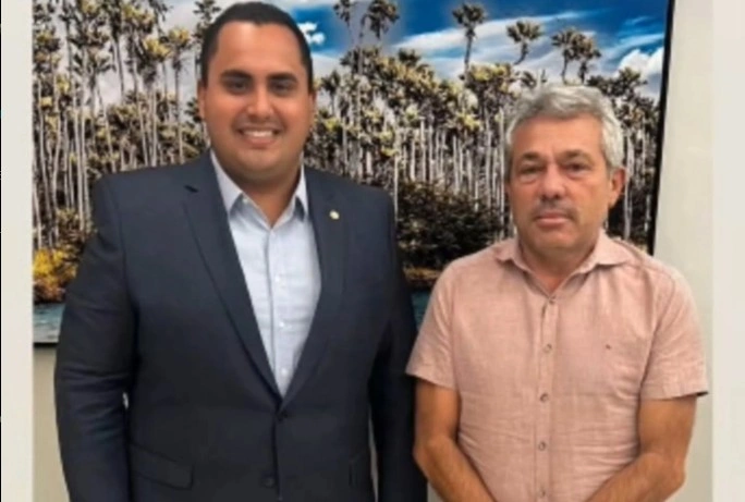 “Segurar o caso do Edilson Sérvulo até março. Foi pedido do deputado Georgiano.”