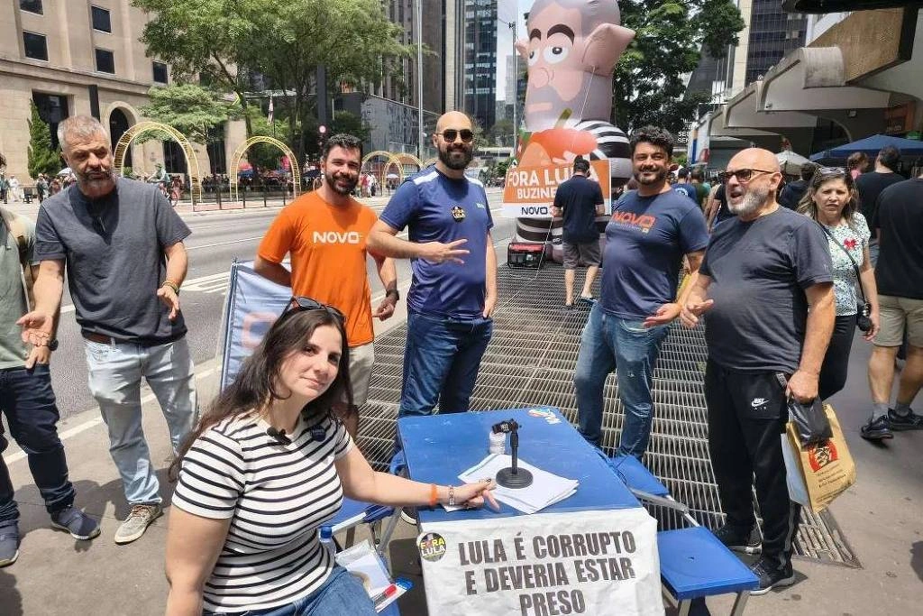 A engenheira da computação Catharina Donato, 34, organiza mobilização do partido Novo contra o governo Lula na avenida Paulista