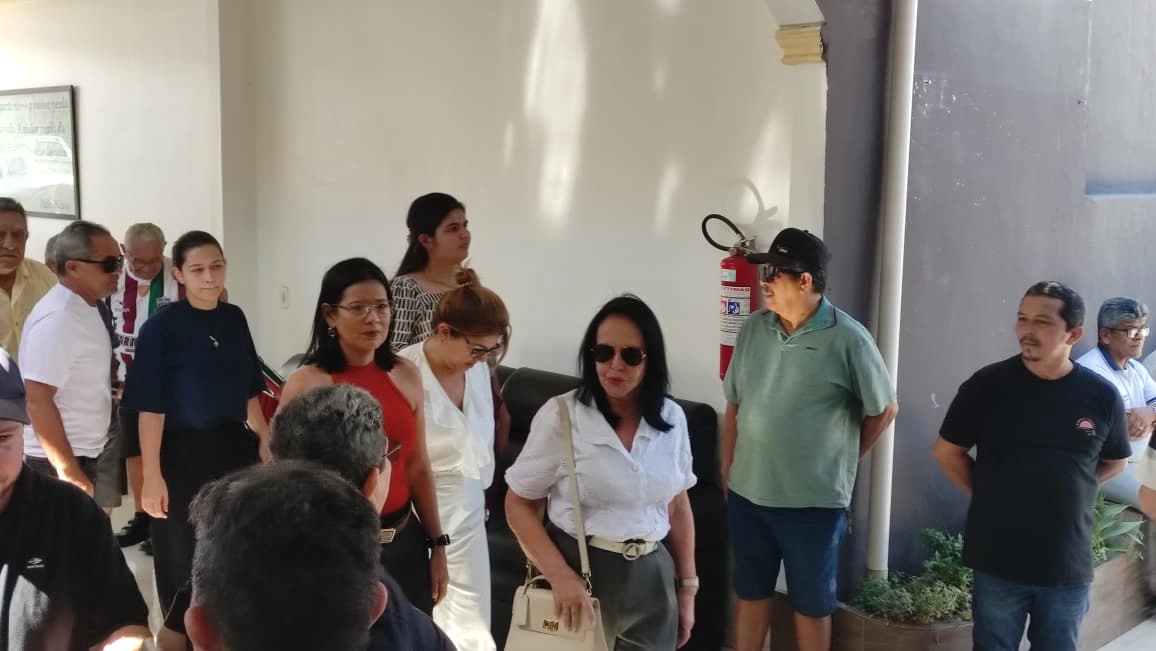 A ex-primeira dama, Adalgisa Moraes Sousa, participa do velório