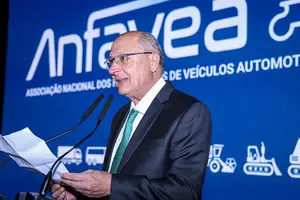 Alckmin negocia para que disputa do chip entre China e EUA não atinja o Brasil (Foto: Agência Gov/Reprodução)