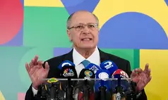 Alckmin critica tarifa dos EUA e anuncia medidas para proteger empresas brasileiras