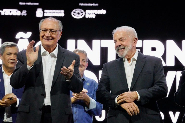 Geraldo Alckimin e Lula na abertura do Salão do Automóvel que não acontecia desde 2018
