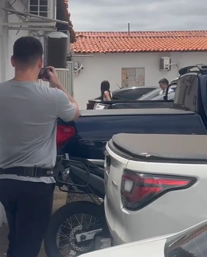 Haran e esposa na sede do DRACO