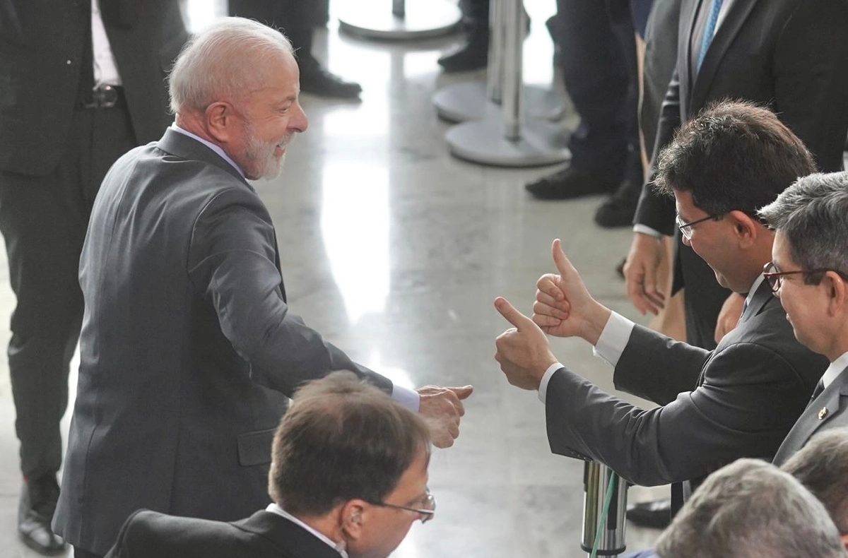 Lula sanciona lei de isenção do IR