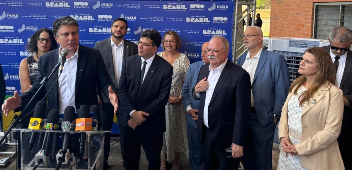 Ministro da Educação Camillo Santana, ao lado de Rafael Fontelles, Washington Bandeira, Nadir Nogueira, e novo Reitor do IFPI : Paulo Borges