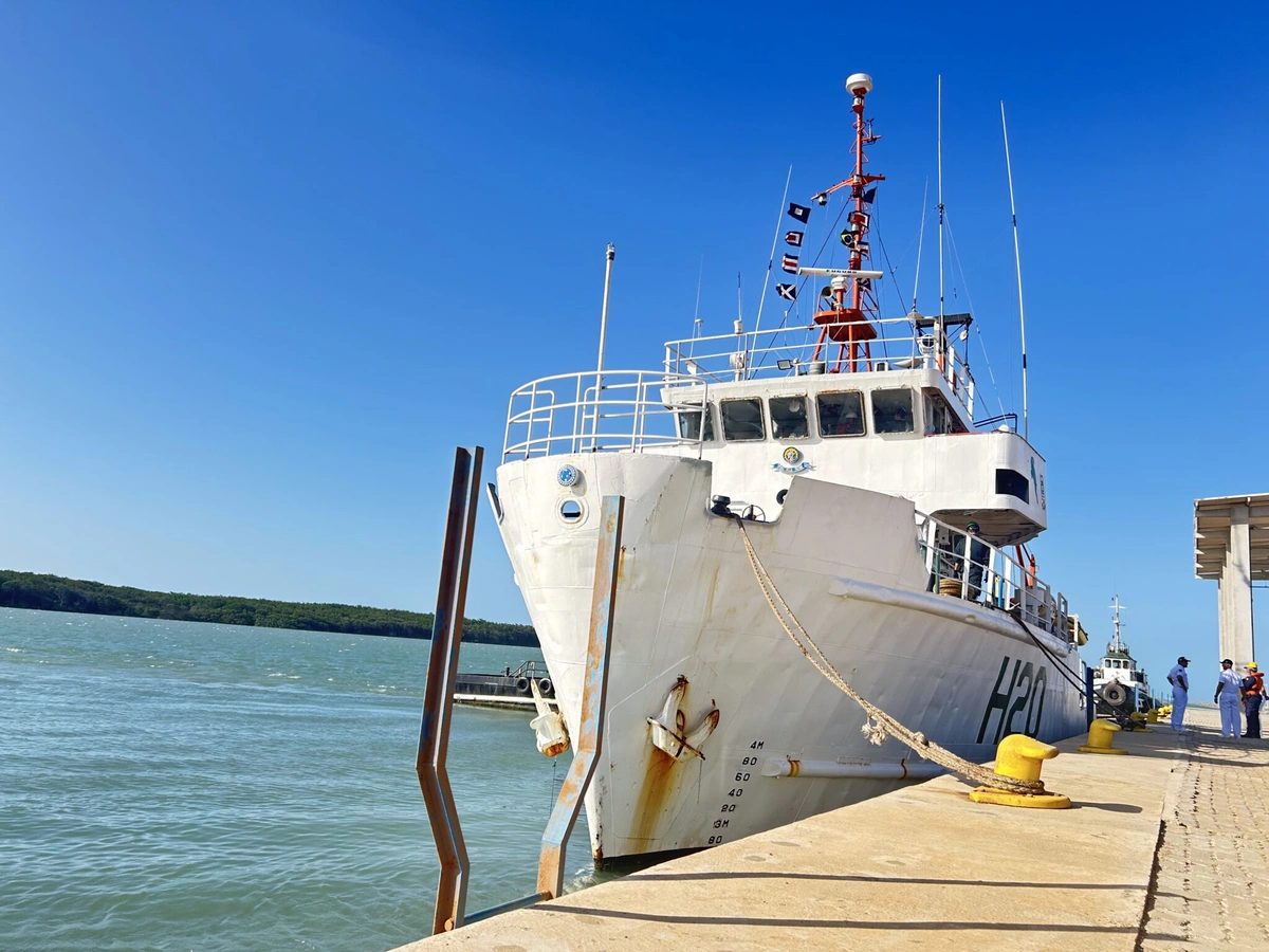 Navio hidrográfico da Marinha do Brasil