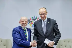 O presidente Lula e o primeiro-ministro da Alemanha, Friedrich Merz, durante reunião bilateral em Joanesburgo, na África do Sul, por ocasião do G20 (Foto: Ricardo Stuckert / PR)
