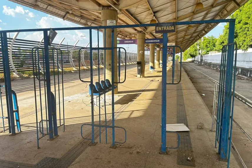 Terminal de Integração de uma das zonas de Teresina em processo de depredação