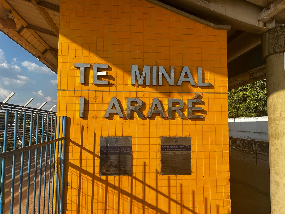 Terminal de Integração de uma das zonas de Teresina em processo de depredação