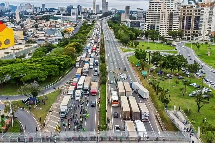 Transportes: categoria teve alta de 1,2% em setembro, segundo avanço seguido, puxada pelo transporte rodoviário de carga