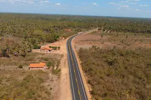 Trecho da BR-222 entre São João do Arraial e Matias Olímpio (Foto: DER)