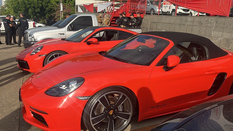 Veículos de alto padrão apreendidos na Operação Need For Speed