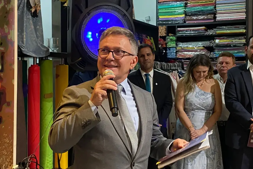 A Livraria Entrelivros foi palco, em noite prestigiada, do lançamento do livro “Conceito de Justiça em Paul Ricoeur: o sentido ético do ato de julgar”, de autoria do advogado da União Ricardo Resende de Araújo. O evento reuniu colegas da Advocacia-Geral da União do Piauí e de Brasília, além de advogados, professores, membros do Ministério Público e integrantes do Rotary Club Piçarra. A Livraria Entrelivros foi palco, em noite prestigiada, do lançamento do livro “Conceito de Justiça em Paul Ricoeur: o sentido ético do ato de julgar”, de autoria do advogado da União Ricardo Resende de Araújo. O evento reuniu colegas da Advocacia-Geral da União do Piauí e de Brasília, além de advogados, professores, membros do Ministério Público e integrantes do Rotary Club Piçarra.