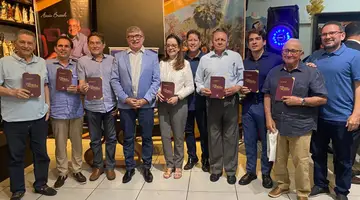 A Livraria Entrelivros foi palco, em noite prestigiada, do lançamento do livro “Conceito de Justiça em Paul Ricoeur: o sentido ético do ato de julgar”, de autoria do advogado da União Ricardo Resende de Araújo. O evento reuniu colegas da Advocacia-Geral da União do Piauí e de Brasília, além de advogados, professores, membros do Ministério Público e integrantes do Rotary Club Piçarra. (Foto: Divulgação)