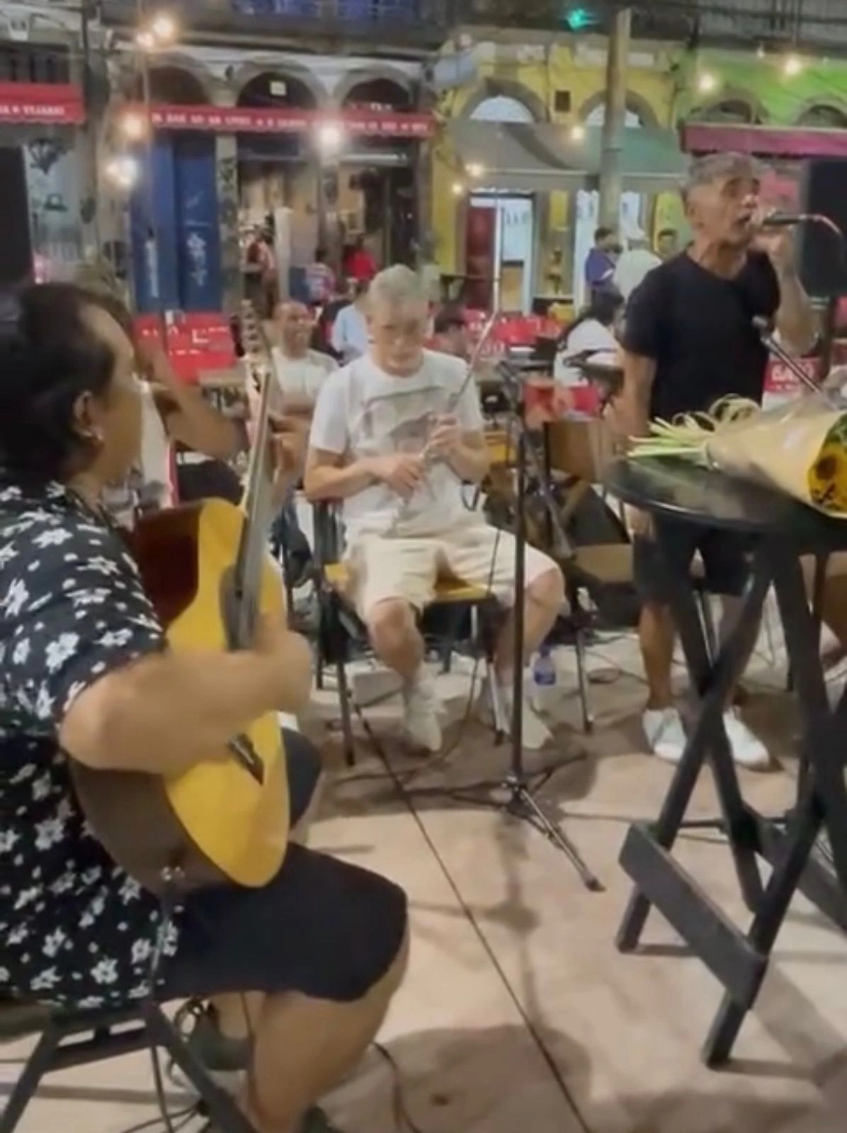 A Oscaipora celebra um marco histórico em sua trajetória com o lançamento do clipe “Oscaipora – 25 Anos de Pura Arte Piauiense”, produção audiovisual que comemora um quarto de século de atuação dedicada à valorização da cultura popular e da identidade nordestina.  Mais do que um simples registro musical, o clipe se apresenta como um verdadeiro manifesto artístico. A obra revisita memórias, reafirm