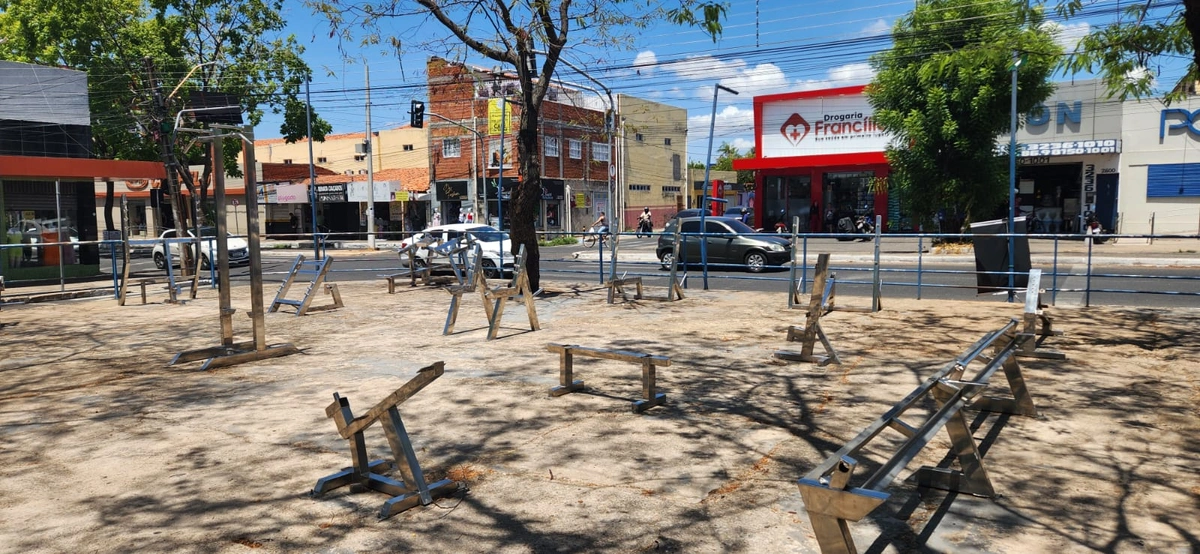 Academia abandonada na Avenida Principal do Dirceu em Teresina