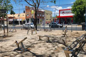 Academia abandonada na Avenida Principal do Dirceu em Teresina (Foto: Revista40graus)