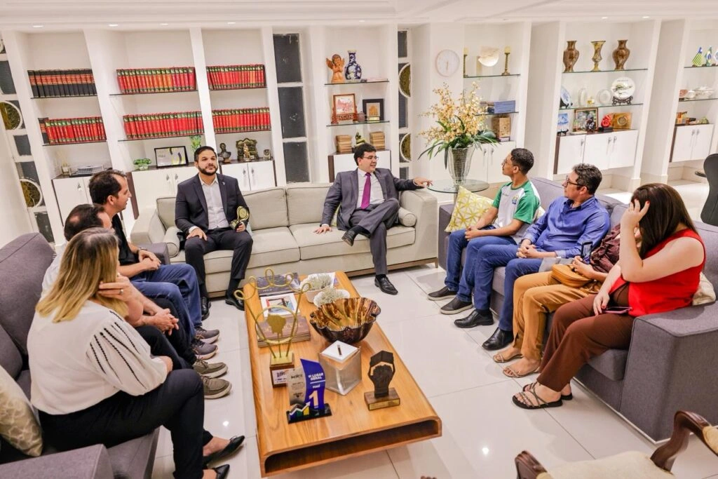 Aike de Jesus recebido pelo governador Rafael Fonteles