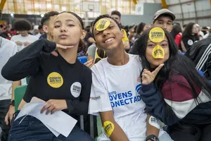 Alunas da escola Zaíra, em Mauá, durante o lançamento da campanha Cidades sem riscos (Foto: ASCOM)
