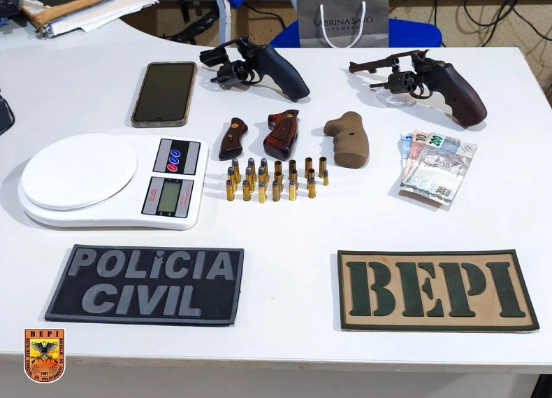 Armas , munições, drogas e balança apreendidos pelo BEPI e Polícia Civil