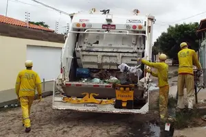 Caminhão do lixo em Teresina (Foto: Reprodução)