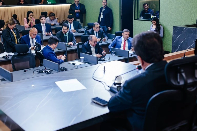 Comissão da Alepi aprova remanejamento de feriados estaduais para sextas-feiras no Piauí