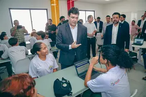 Governador inaugura Escola de Tecnologia em Teresina (Foto: João Albert)