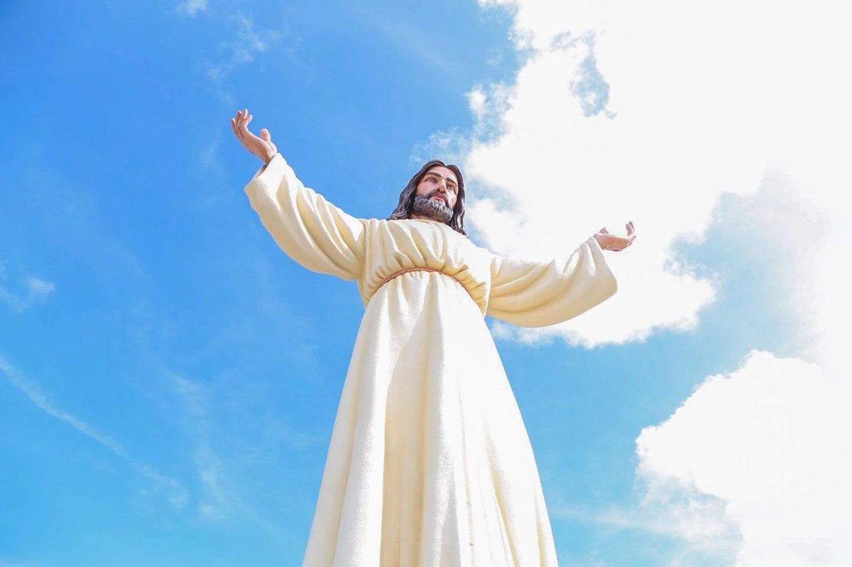 Imagem foi inaugurada com a presença de diversas personalidades do município alusivo aos 30 anos de emancipação