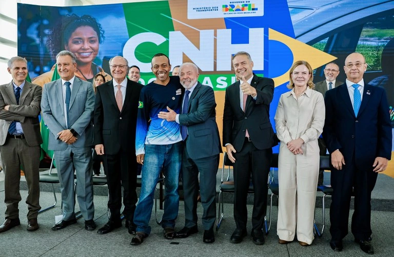 Lula apresenta mudanças na CNH