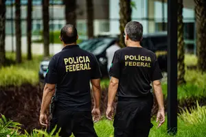 Movimento de policiais federais; PF investiga organização criminosa chinesa radicada no Brasil suspeita de tráfico internacional humano (Foto: Rafa Neddermeyer)