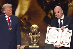 O presidente dos Estados Unidos, Donald Trump, recebe o “Prêmio da Paz da Fifa – O Futebol Une o Mundo” (Foto: Reprodução | Fifa)