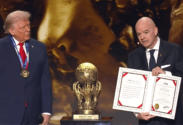 O presidente dos Estados Unidos, Donald Trump, recebe o “Prêmio da Paz da Fifa – O Futebol Une o Mundo”