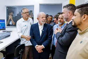 O presidente Lula (PT) durante visita a hospital em Itabira (MG) (Foto: Ricardo Stuckert / PR)